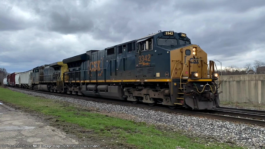 CSX 3342 leads a short mixer eastbound.